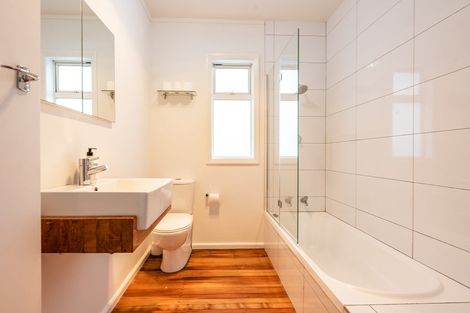 Photo of property in 20 Miles Crescent, Newlands, Wellington, 6037