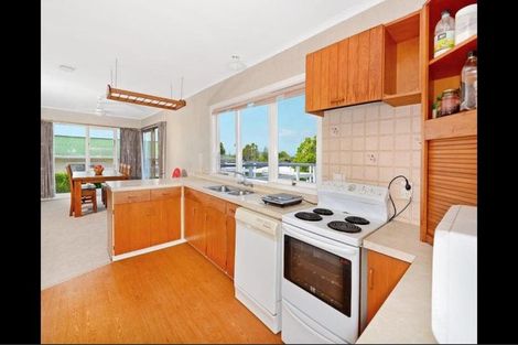 Photo of property in 2/12 Holland Road, Hillcrest, Auckland, 0627