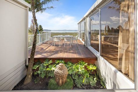Photo of property in 25 Oakpark Place, West Harbour, Auckland, 0618
