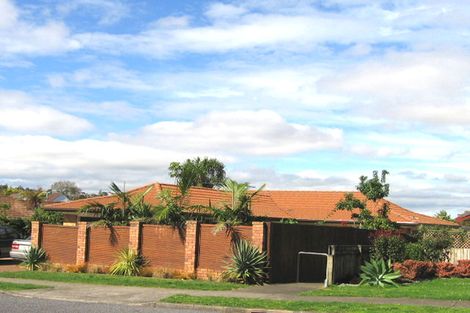 Photo of property in 20 Loloma Drive, Half Moon Bay, Auckland, 2012