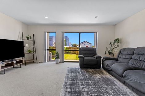 Photo of property in 4/3 Hulme Place, Henderson, Auckland, 0612