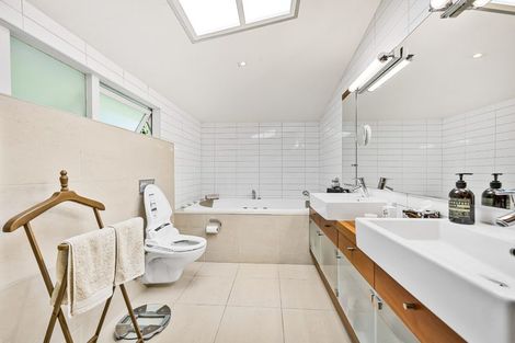 Photo of property in 43 Hauraki Road, Hauraki, Auckland, 0622