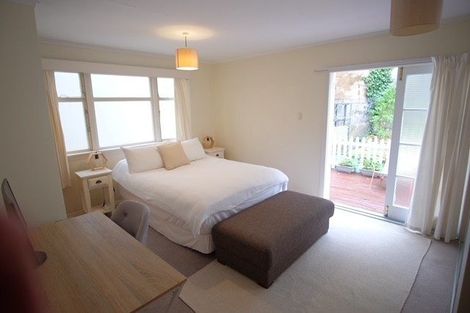 Photo of property in 82 Oriental Parade, Oriental Bay, Wellington, 6011