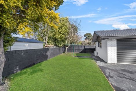 Photo of property in 5 Cricklewood Place, Avonhead, Christchurch, 8042