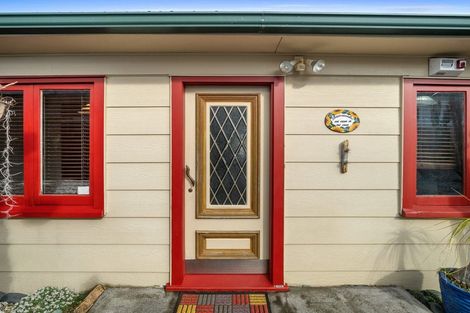Photo of property in 1/230 East Coast Road, Forrest Hill, Auckland, 0620
