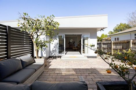 Photo of property in 6 Gillies Avenue, Claudelands, Hamilton, 3214