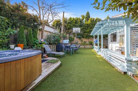 Photo of property in 1/46 Ngataringa Road, Devonport, Auckland, 0624