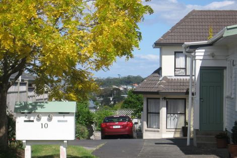 Photo of property in 2/10 Knights Road, Rothesay Bay, Auckland, 0630