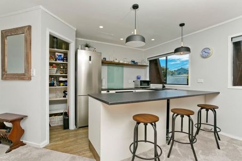 Photo of property in 8/27 Rangatira Road, Birkdale, Auckland, 0626