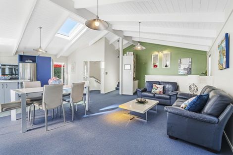 Photo of property in 32a Bayly Road, Moturoa, New Plymouth, 4310