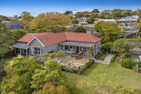 Photo of property in 1 Green Lane, Helensville, 0800