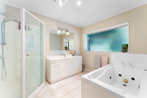 Photo of property in 4 Cloverfields Drive, Waimauku, 0812