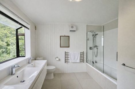 Photo of property in 2/260 Sunset Road, Windsor Park, Auckland, 0632