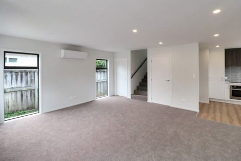 Photo of property in 137 Whites Line East, Waiwhetu, Lower Hutt, 5010
