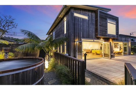 Photo of property in 11 Kelmore Place, Schnapper Rock, Auckland, 0632