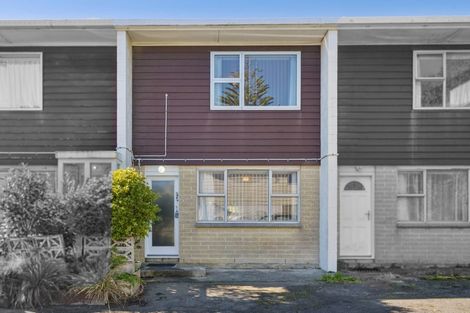 Photo of property in 2/210 Newlands Road, Newlands, Wellington, 6037