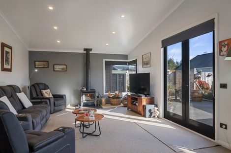 Photo of property in 8a Queenwood Road, Levin, 5510