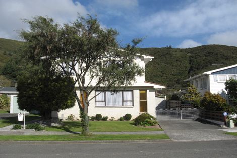 Photo of property in 11 Helvetia Grove, Naenae, Lower Hutt, 5011