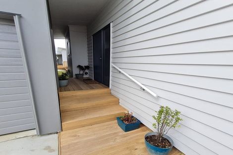 Photo of property in 5 Kawariki Road, Helensville, 0800