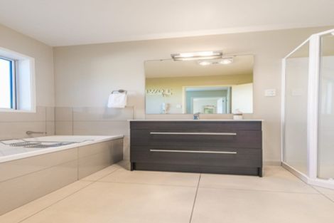 Photo of property in 5 Mural Place, Greenhithe, Auckland, 0632