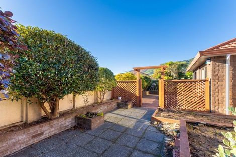 Photo of property in 1 Inverell Place, Waikanae, 5036