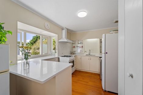 Photo of property in 27 Camelot Place, Glenfield, Auckland, 0629