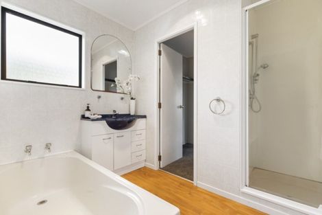 Photo of property in 3 Meadowvale Rise, Titirangi, Auckland, 0604