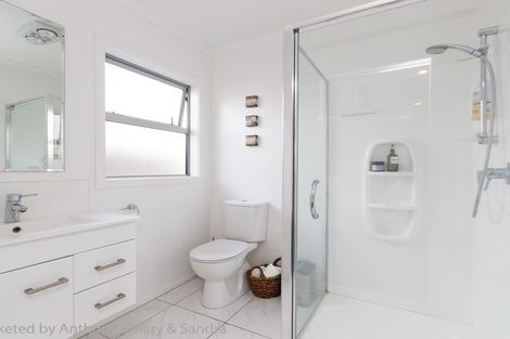 Photo of property in 17 Lorenzo Place, Kelvin Grove, Palmerston North, 4414