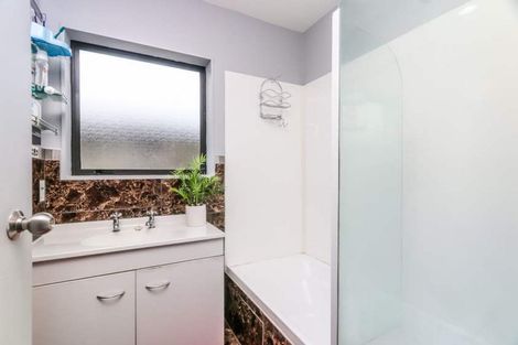 Photo of property in 23 Robertson Road, Favona, Auckland, 2024