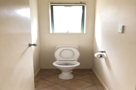 Photo of property in 10 Copplestone Place, New Lynn, Auckland, 0600