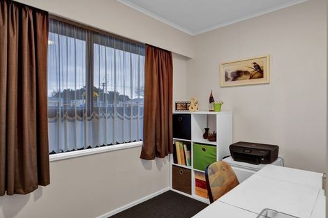 Photo of property in 16 Ramanui Avenue, Hawera, 4610