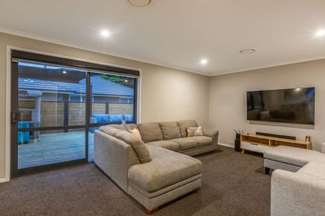 Photo of property in 1 Genoa Place, Whitby, Porirua, 5024