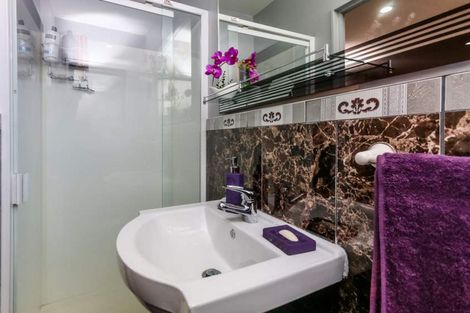 Photo of property in 23 Robertson Road, Favona, Auckland, 2024