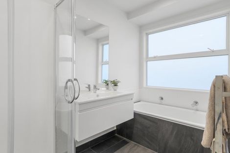 Photo of property in 2a Macloughlin Drive, Te Puke, 3119