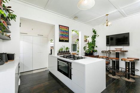 Photo of property in 5 Don Buck Road, Henderson, Auckland, 0614