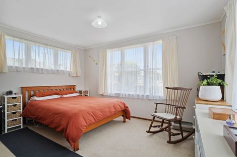 Photo of property in 15 Renata Crescent, Te Atatu Peninsula, Auckland, 0610