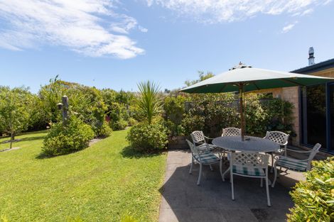 Photo of property in 57 Waicola Drive, Fitzherbert, Palmerston North, 4471