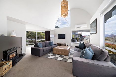 Photo of property in 2 Peregrine Place, Queenstown, 9300