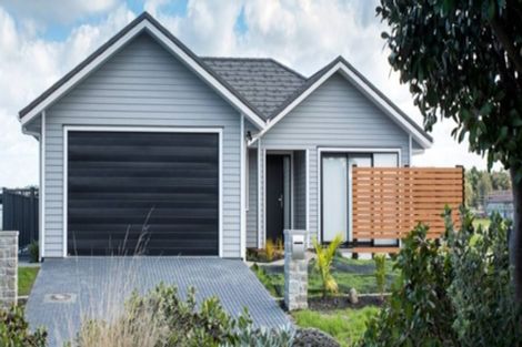 Photo of property in 23 Robert Might Road, Kumeu, 0810