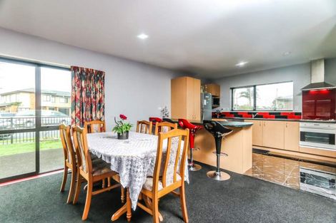 Photo of property in 23 Robertson Road, Favona, Auckland, 2024