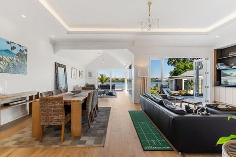 Photo of property in 21 Norwood Road, Bayswater, Auckland, 0622