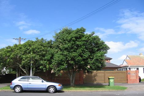 Photo of property in 2/9 Saltburn Road, Milford, Auckland, 0620