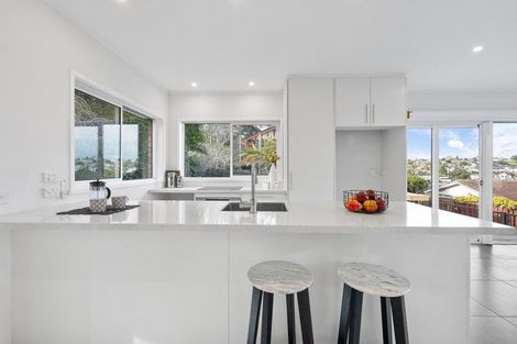 Photo of property in 1/28a Ravenwood Drive, Forrest Hill, Auckland, 0620