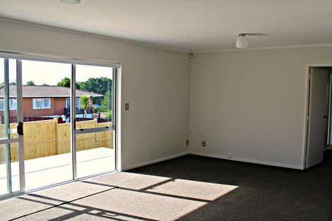 Photo of property in 8 Benchmark Drive, Massey, Auckland, 0614