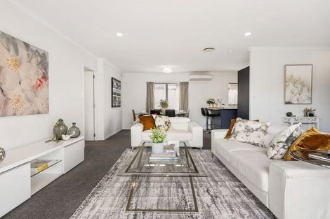 Photo of property in 16 Carisbrook Crescent, Papakura, 2110