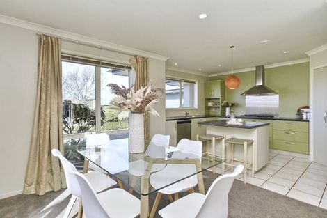 Photo of property in 8 Ross Place, Northwood, Christchurch, 8051