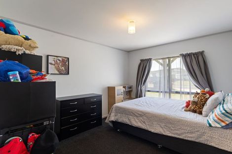Photo of property in 1 Lydia Place, Kelvin Grove, Palmerston North, 4414