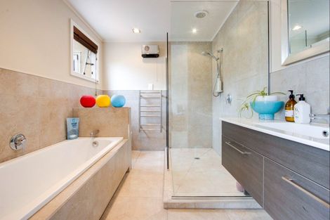 Photo of property in 3 Moana Place, Taradale, Napier, 4112