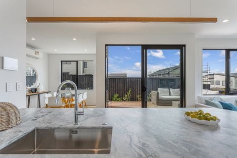 Photo of property in 5 Makumaku Place, Long Bay, 0630