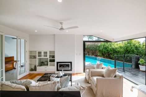 Photo of property in 95b Braemar Road, Castor Bay, Auckland, 0620